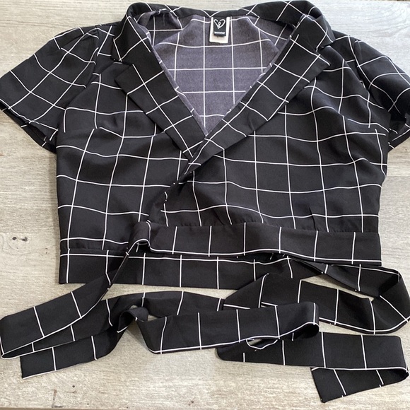 Black & White Grid Versatile Tie/Wrap Top - Picture 5 of 5